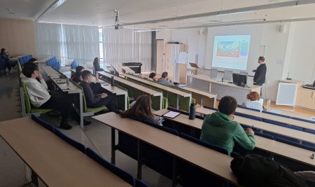 Zdravje rek in jezer: od molekul do satelitov